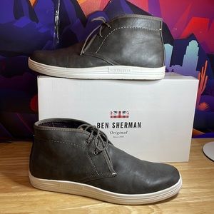 Ben Sherman Faux Leather Chukka Sneakers Men's Size 11 Gray w/ White Trim Shoe